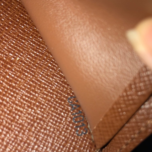 Authentic Louis Vuitton Zip Organizer - Picture 4 of 8